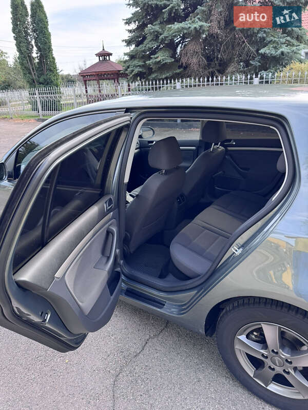 Хэтчбек Volkswagen Golf 2006 в Попельне