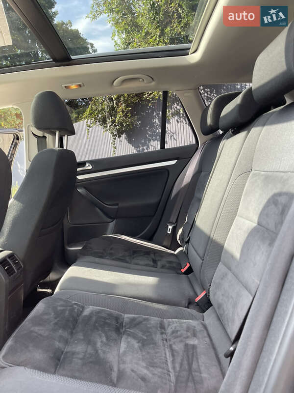 Универсал Volkswagen Golf 2010 в Житомире