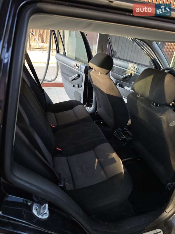 Универсал Volkswagen Golf 2001 в Киеве