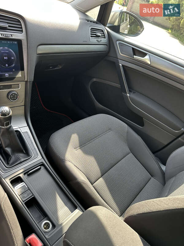 Хэтчбек Volkswagen Golf 2012 в Самборе