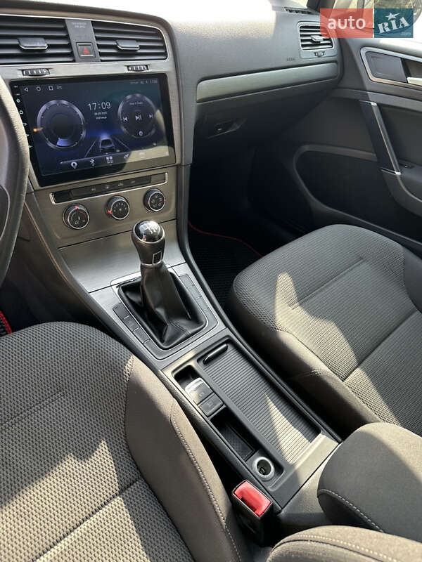 Хэтчбек Volkswagen Golf 2012 в Самборе