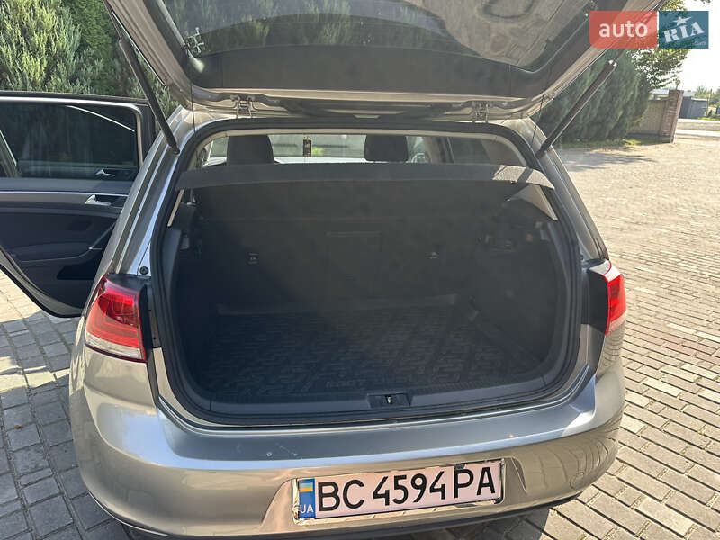 Хэтчбек Volkswagen Golf 2012 в Самборе