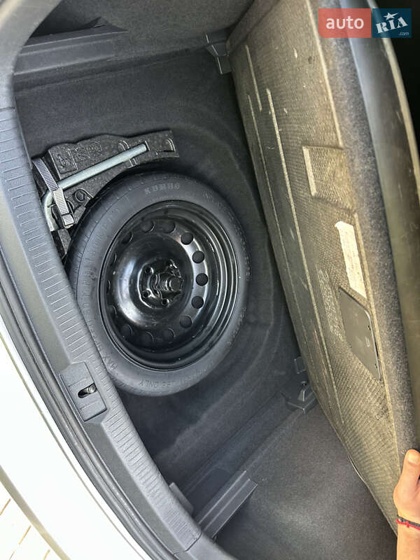 Хэтчбек Volkswagen Golf 2012 в Самборе