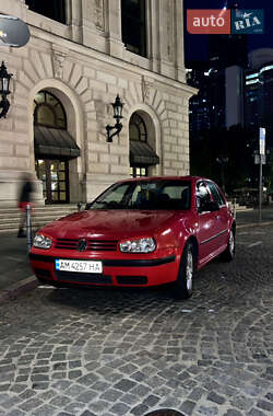 Хэтчбек Volkswagen Golf 2002 в Киеве