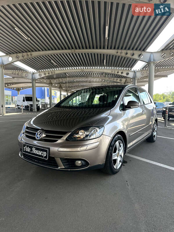 Хетчбек Volkswagen Golf 2010 в Запоріжжі