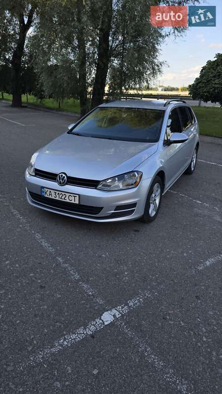 Хетчбек Volkswagen Golf 2015 в Києві