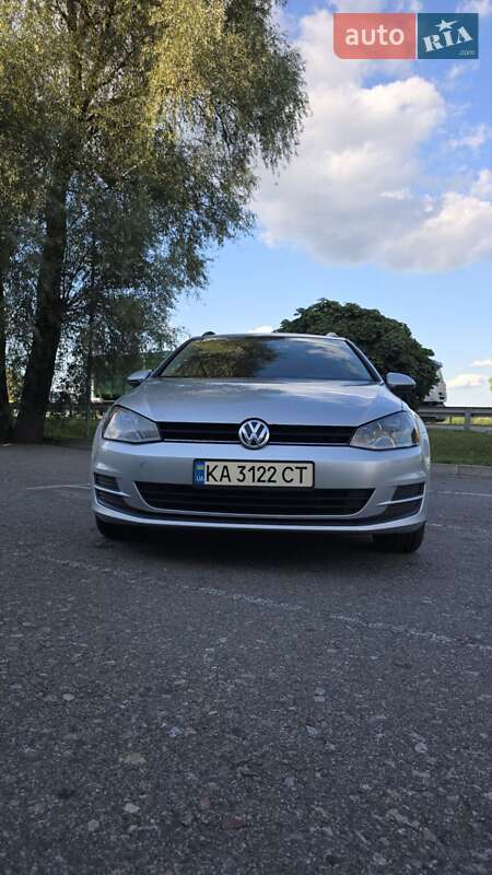 Хетчбек Volkswagen Golf 2015 в Києві
