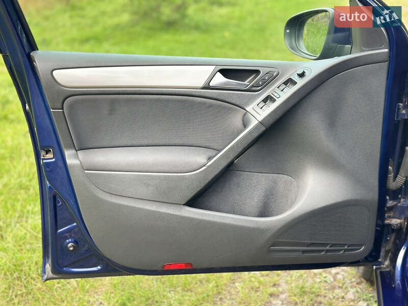 Хетчбек Volkswagen Golf 2008 в Самборі