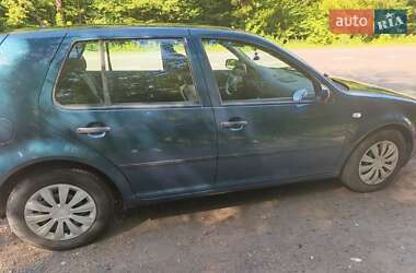 Хэтчбек Volkswagen Golf 2003 в Костополе