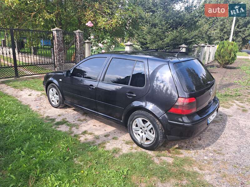 Хетчбек Volkswagen Golf 2002 в Львові