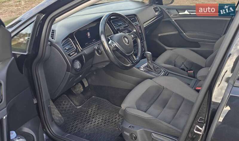 Хэтчбек Volkswagen Golf 2017 в Кривом Роге