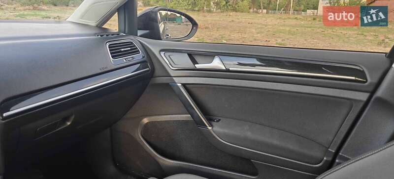 Хэтчбек Volkswagen Golf 2017 в Кривом Роге