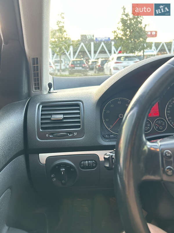 Хэтчбек Volkswagen Golf 2008 в Хмельницком