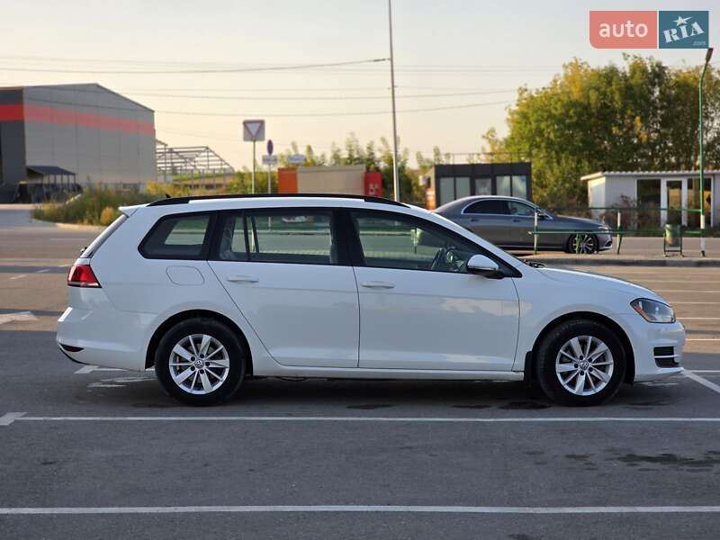 Універсал Volkswagen Golf 2015 в Тернополі