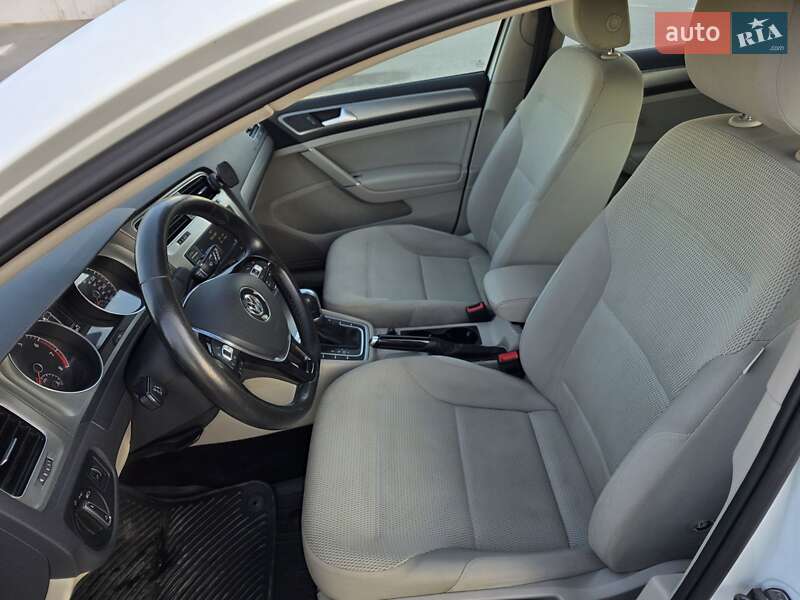 Універсал Volkswagen Golf 2015 в Тернополі