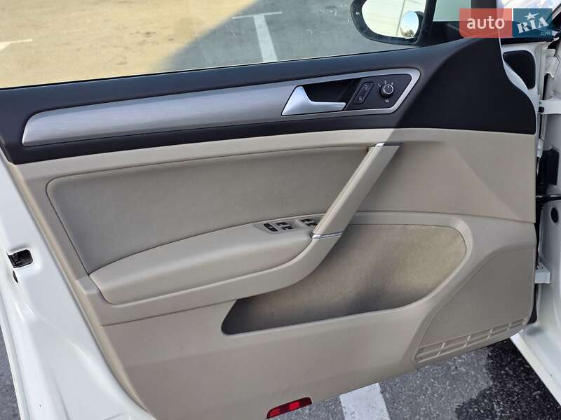 Універсал Volkswagen Golf 2015 в Тернополі