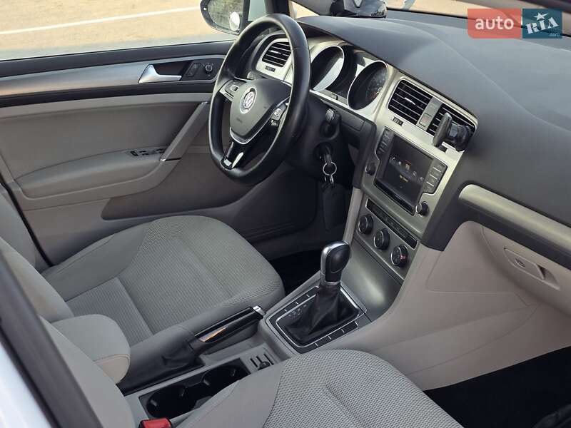 Універсал Volkswagen Golf 2015 в Тернополі