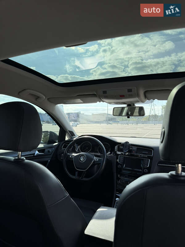 Хетчбек Volkswagen Golf 2014 в Києві