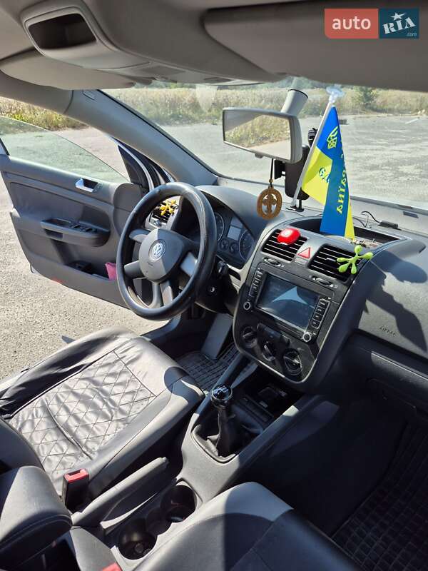 Хэтчбек Volkswagen Golf 2004 в Березному