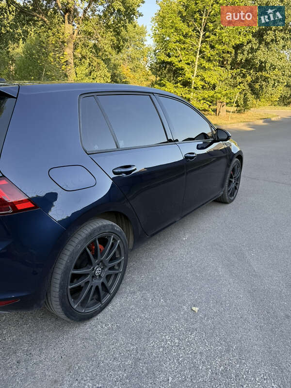 Хетчбек Volkswagen Golf 2015 в Дніпрі