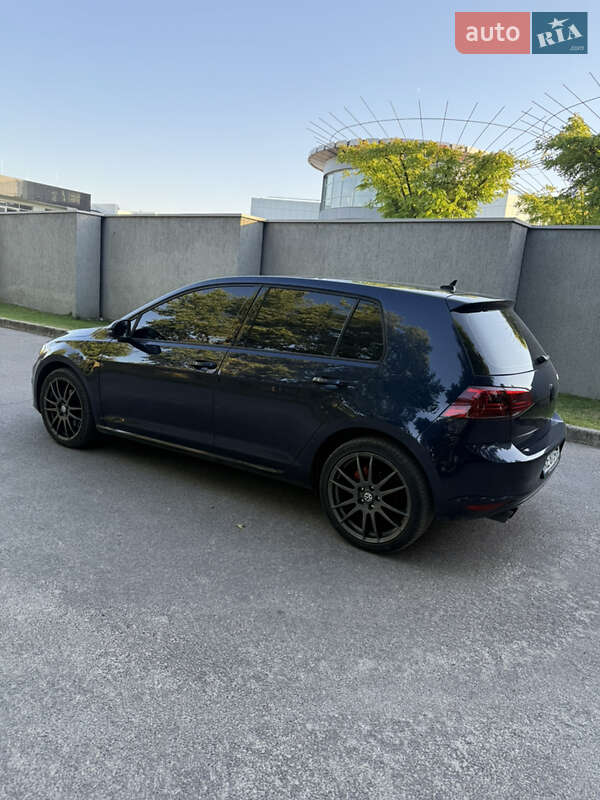 Хетчбек Volkswagen Golf 2015 в Дніпрі