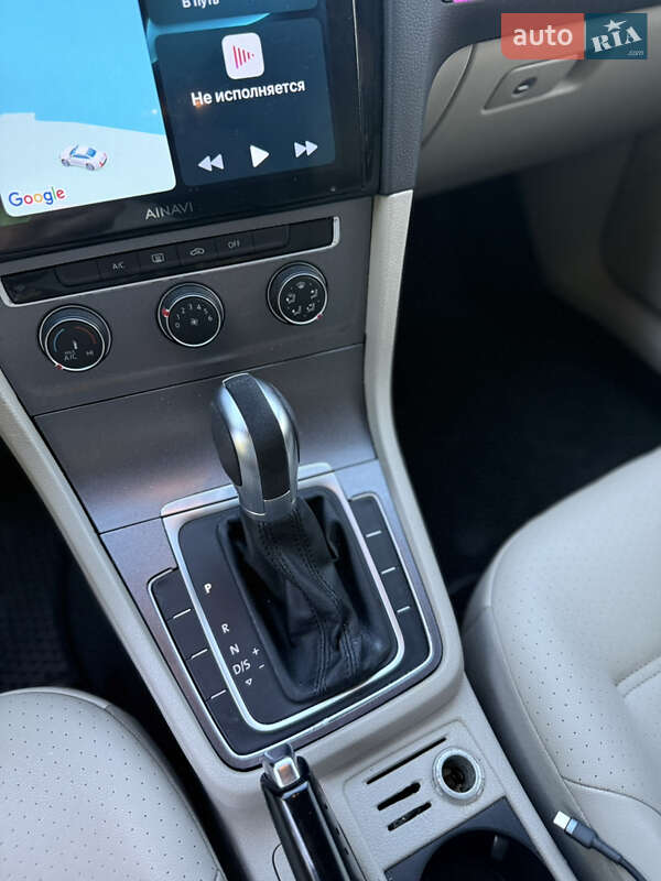 Хетчбек Volkswagen Golf 2015 в Дніпрі