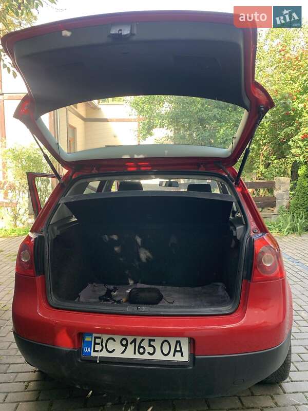 Хетчбек Volkswagen Golf 2004 в Трускавці