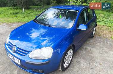 Хэтчбек Volkswagen Golf 2005 в 