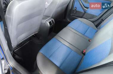 Хэтчбек Volkswagen Golf 2005 в 