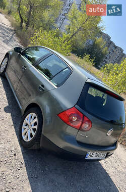 Хетчбек Volkswagen Golf 2004 в 