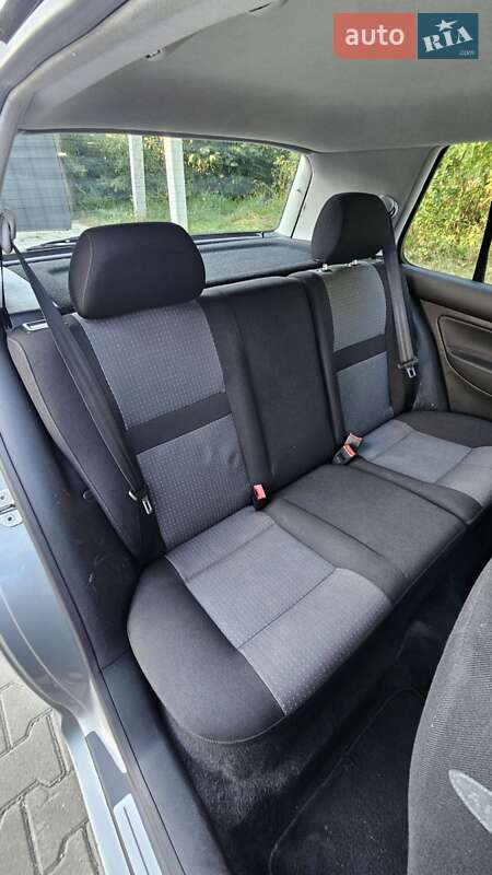 Хетчбек Volkswagen Golf 2003 в Тернополі