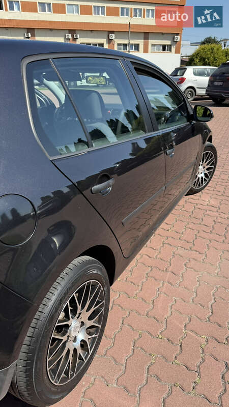 Хэтчбек Volkswagen Golf 2005 в Хмельницком
