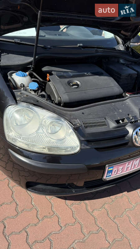 Хэтчбек Volkswagen Golf 2005 в Хмельницком