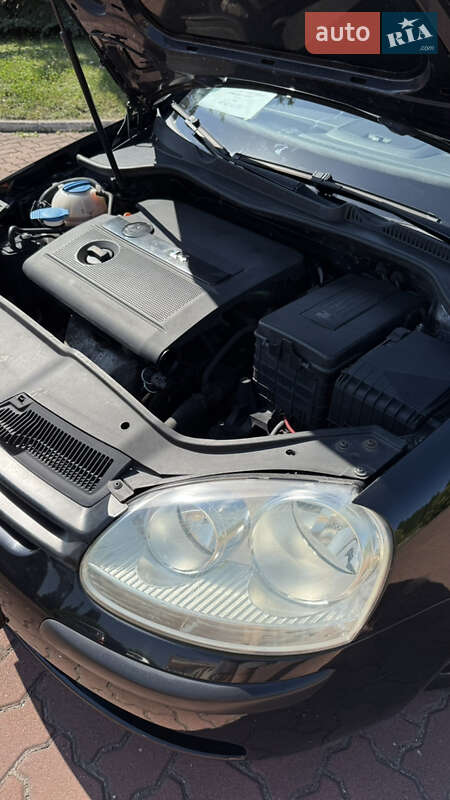 Хэтчбек Volkswagen Golf 2005 в Хмельницком