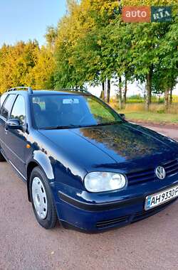 Универсал Volkswagen Golf 2001 в Тростянце