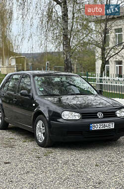 Хэтчбек Volkswagen Golf 2001 в Борщеве