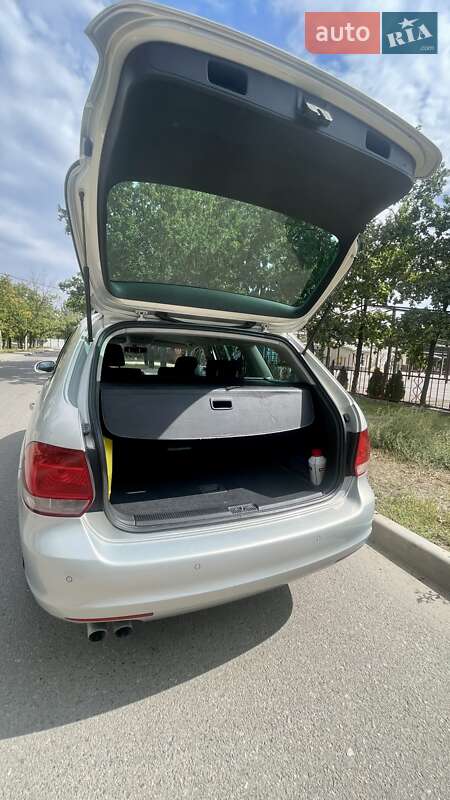 Универсал Volkswagen Golf 2009 в Николаеве