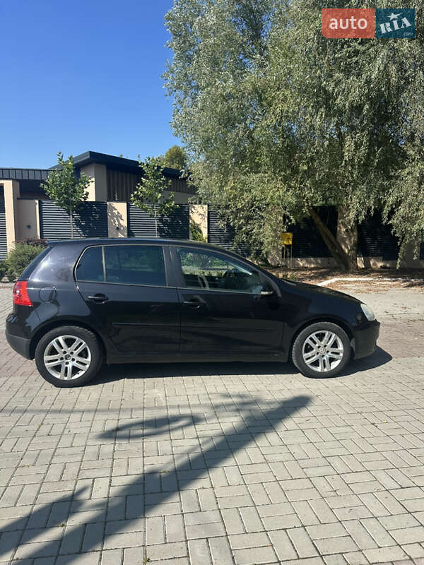 Хетчбек Volkswagen Golf 2006 в Білогородці