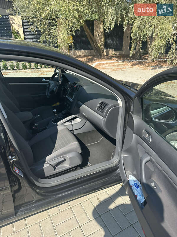 Хетчбек Volkswagen Golf 2006 в Білогородці