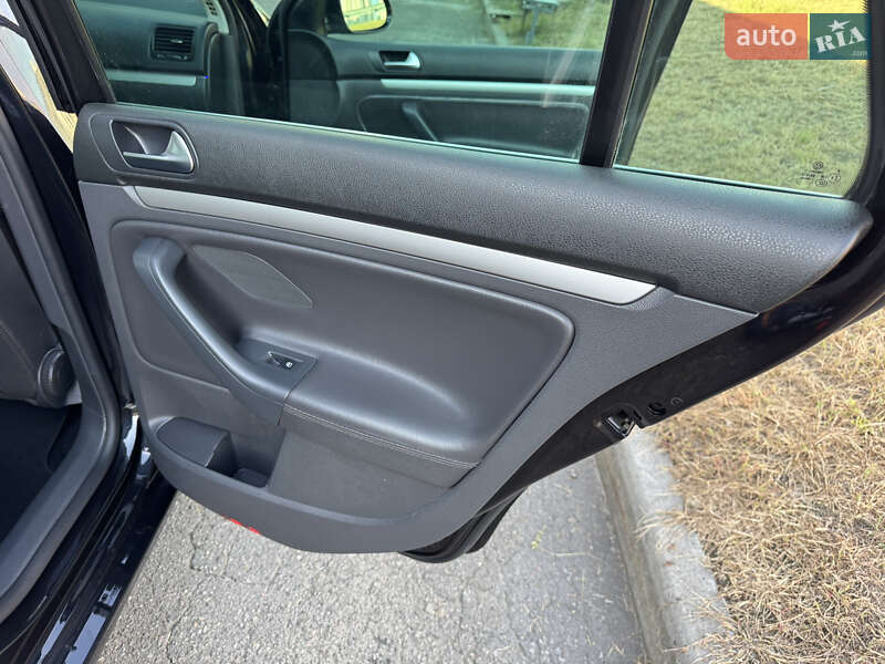 Універсал Volkswagen Golf 2008 в Києві