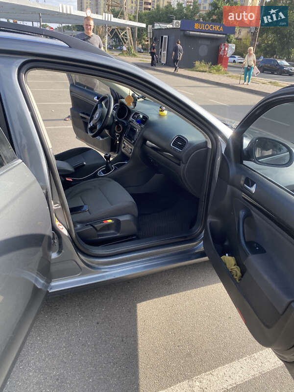 Универсал Volkswagen Golf 2010 в Киеве