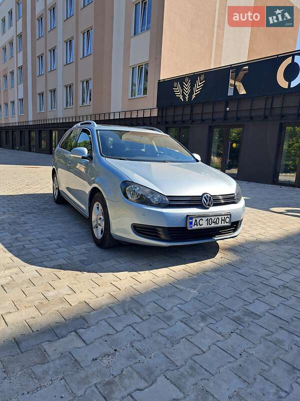 Універсал Volkswagen Golf 2010 в Горохові