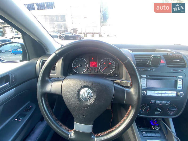 Хэтчбек Volkswagen Golf 2006 в Киеве