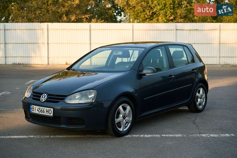 Хэтчбек Volkswagen Golf 2004 в Кременчуге