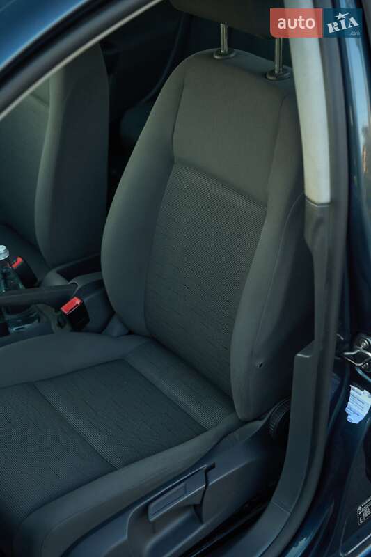 Хэтчбек Volkswagen Golf 2004 в Кременчуге