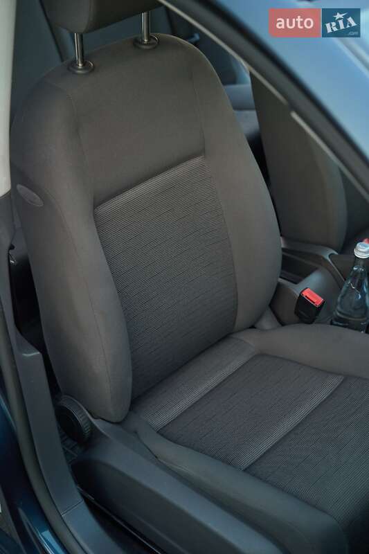 Хэтчбек Volkswagen Golf 2004 в Кременчуге