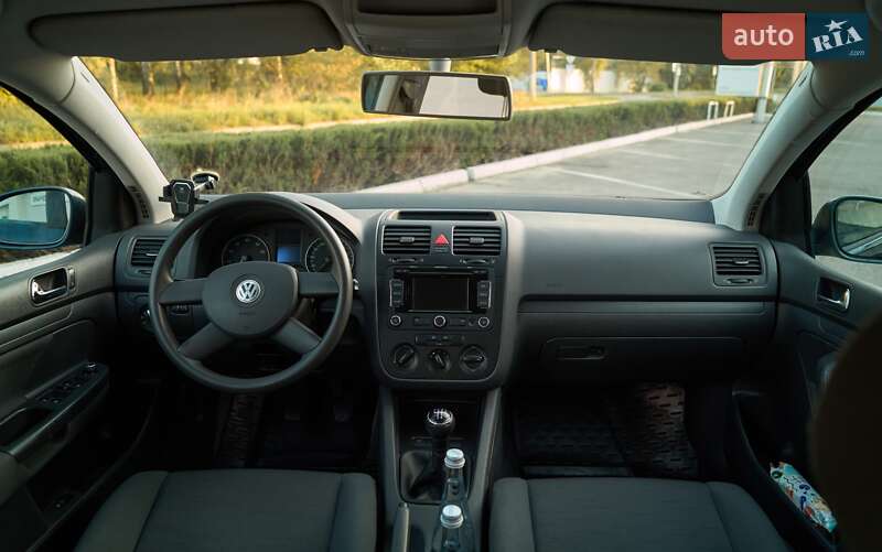 Хэтчбек Volkswagen Golf 2004 в Кременчуге