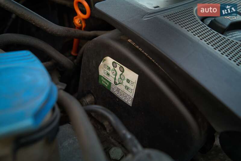 Хэтчбек Volkswagen Golf 2004 в Кременчуге