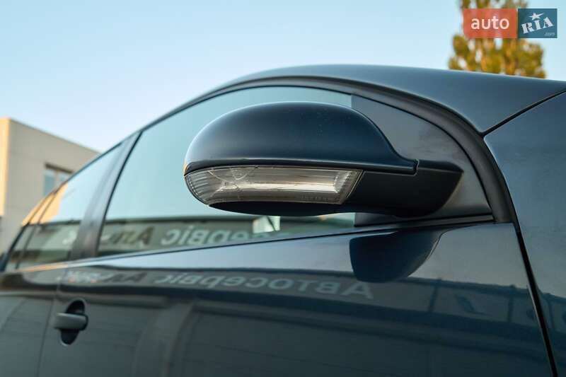 Хэтчбек Volkswagen Golf 2004 в Кременчуге