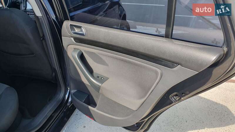 Универсал Volkswagen Golf 2011 в Киеве